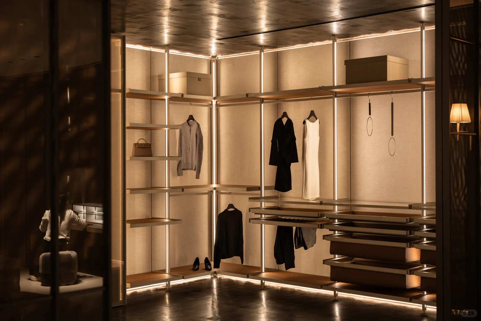 Pole system wardrobe